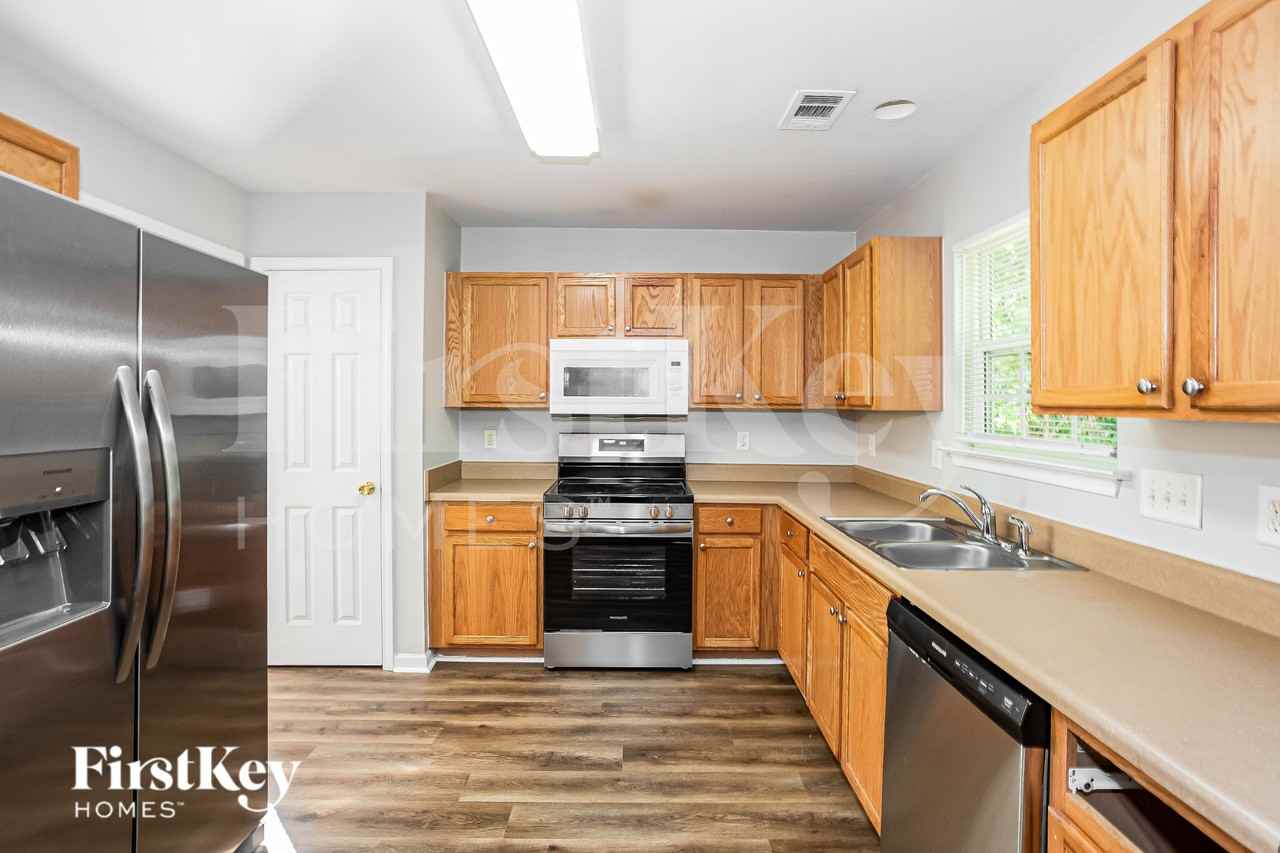 8605 Royal Bluff Dr - Photo 6 of 19