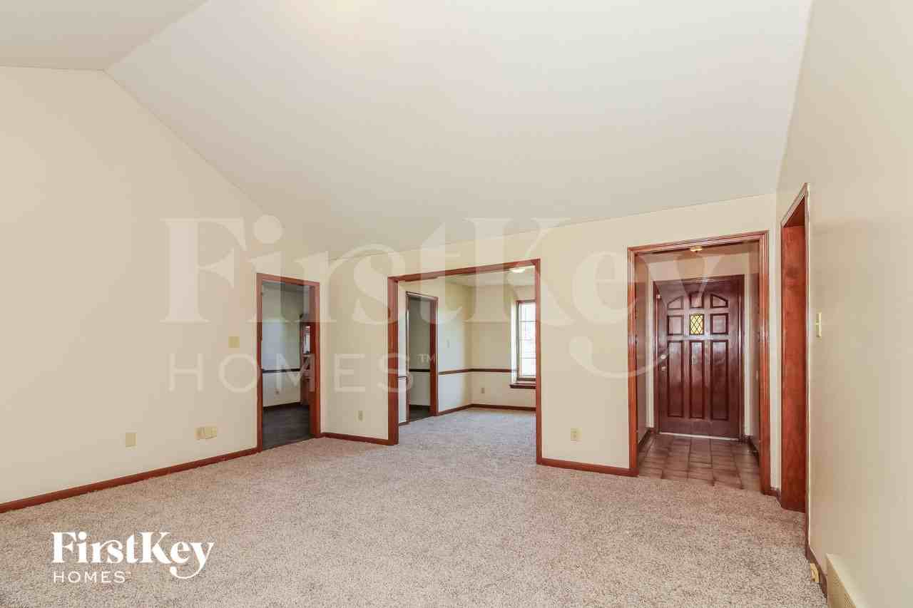 6729 Birch Run Ln - Photo 4 of 15