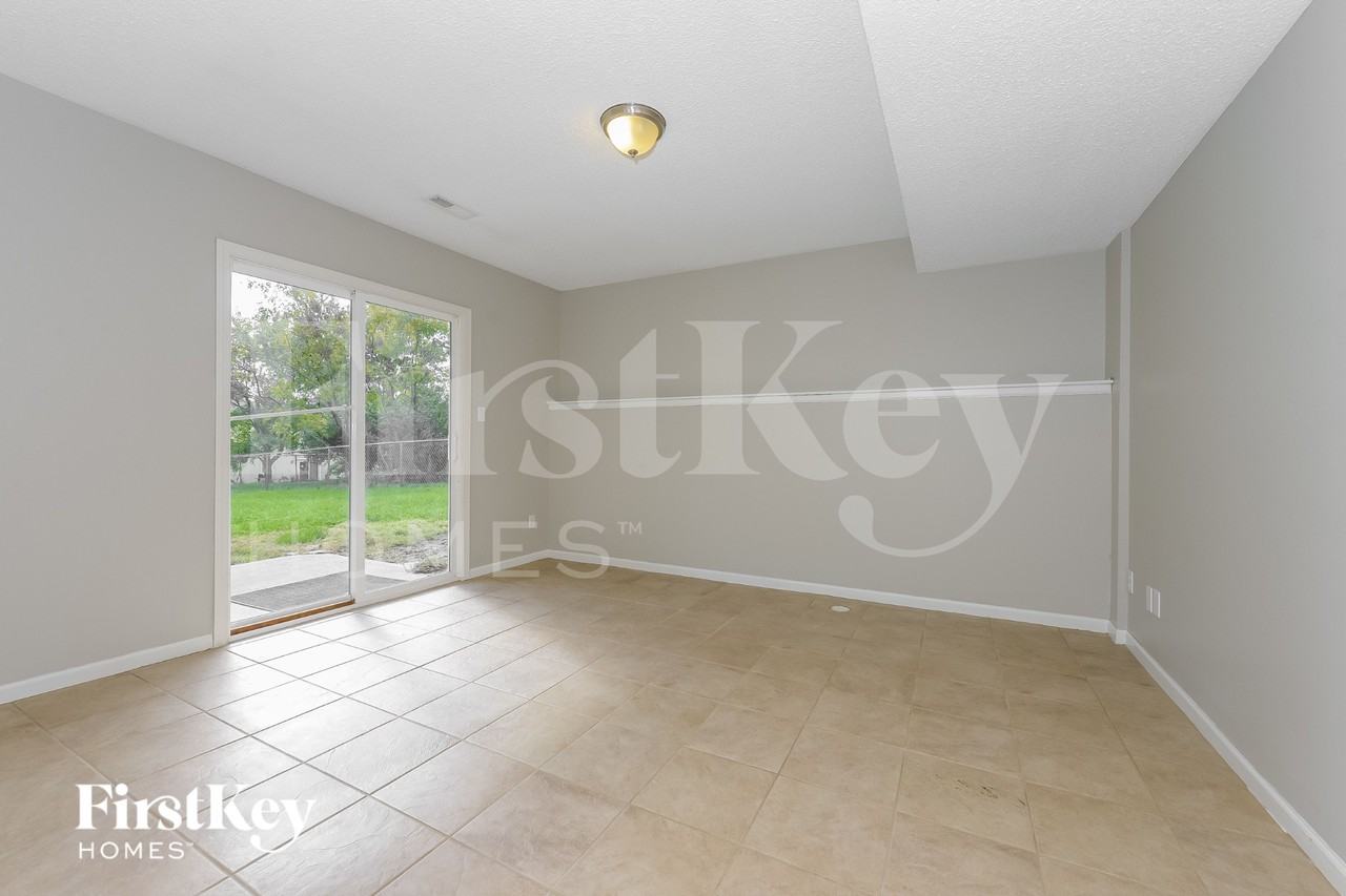 609 Rosehill Dr - Photo 3 of 18
