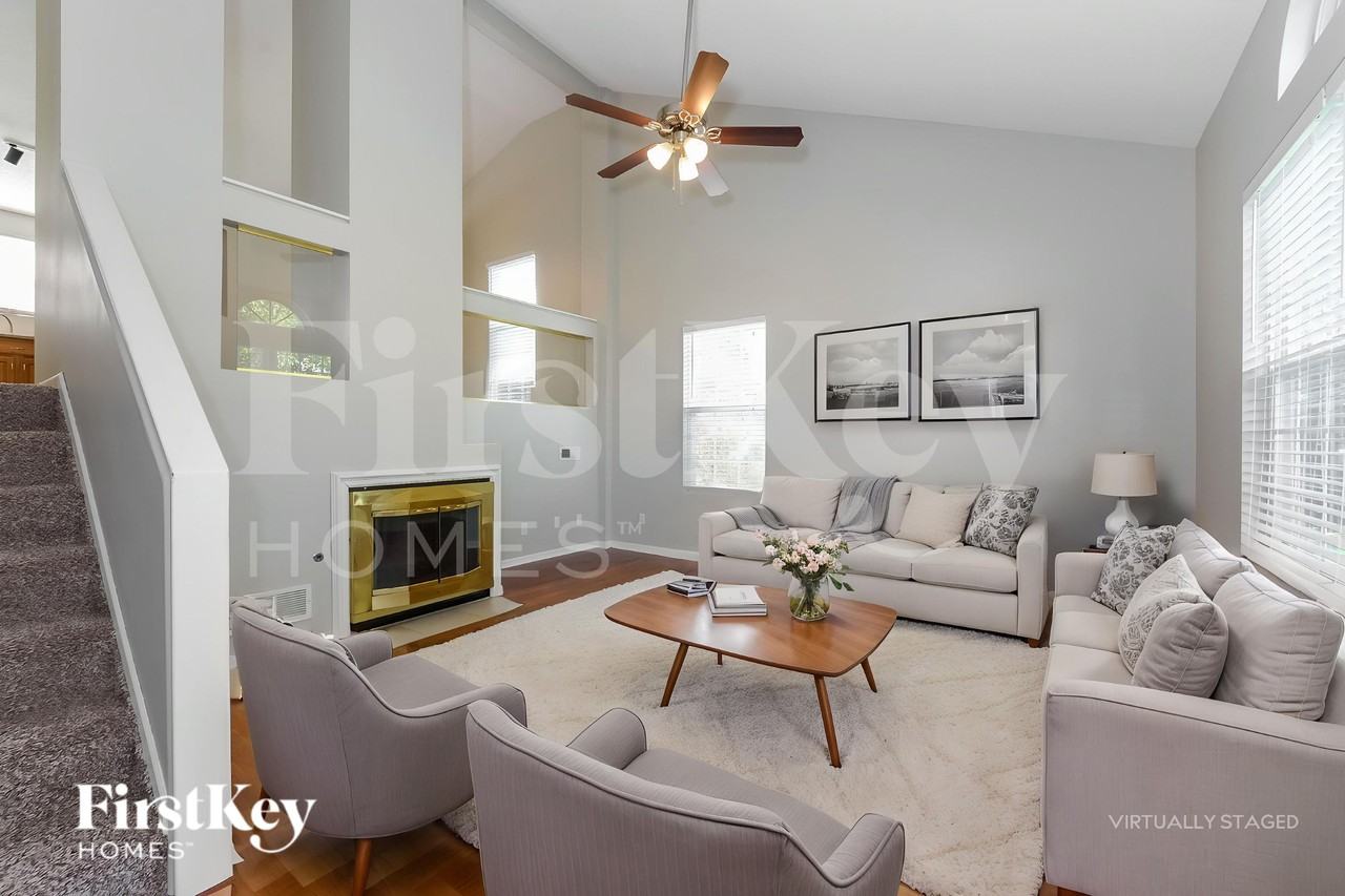 609 Rosehill Dr - Photo 5 of 18