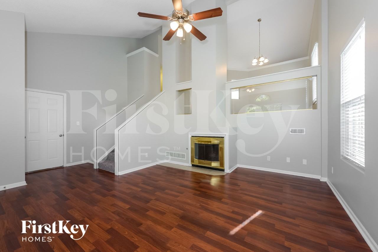 609 Rosehill Dr - Photo 6 of 18