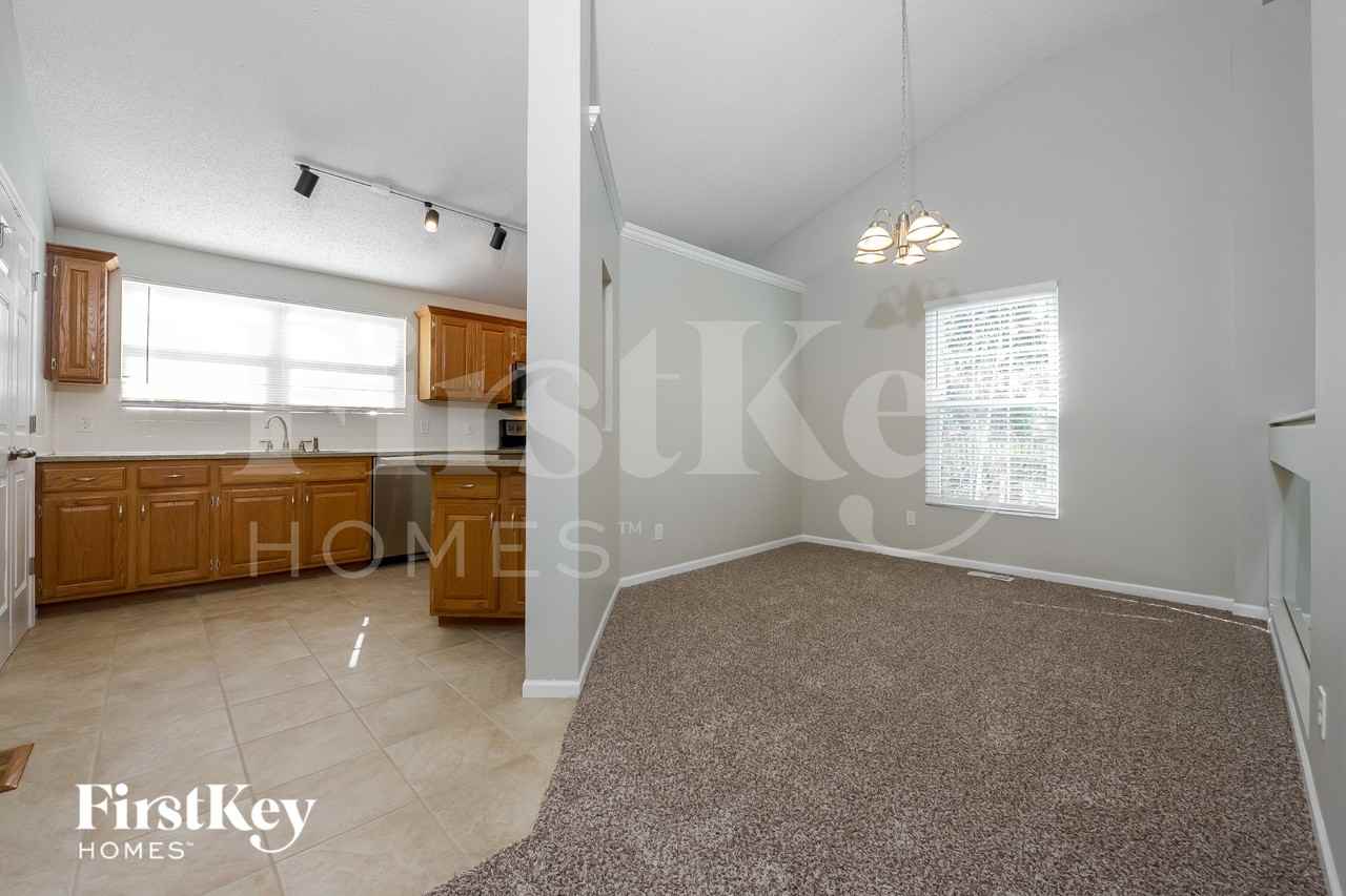 609 Rosehill Dr - Photo 7 of 18