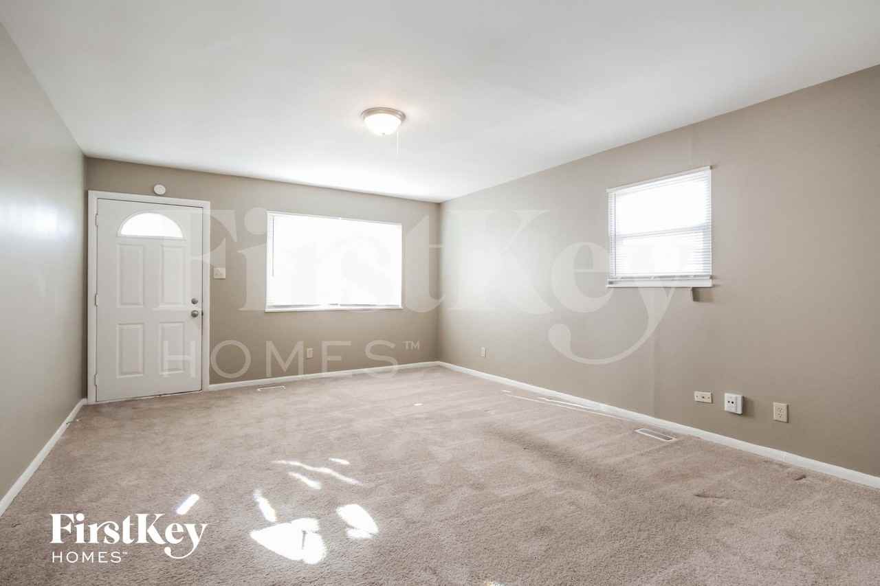 531 S Arlington Ave - Photo 3 of 15
