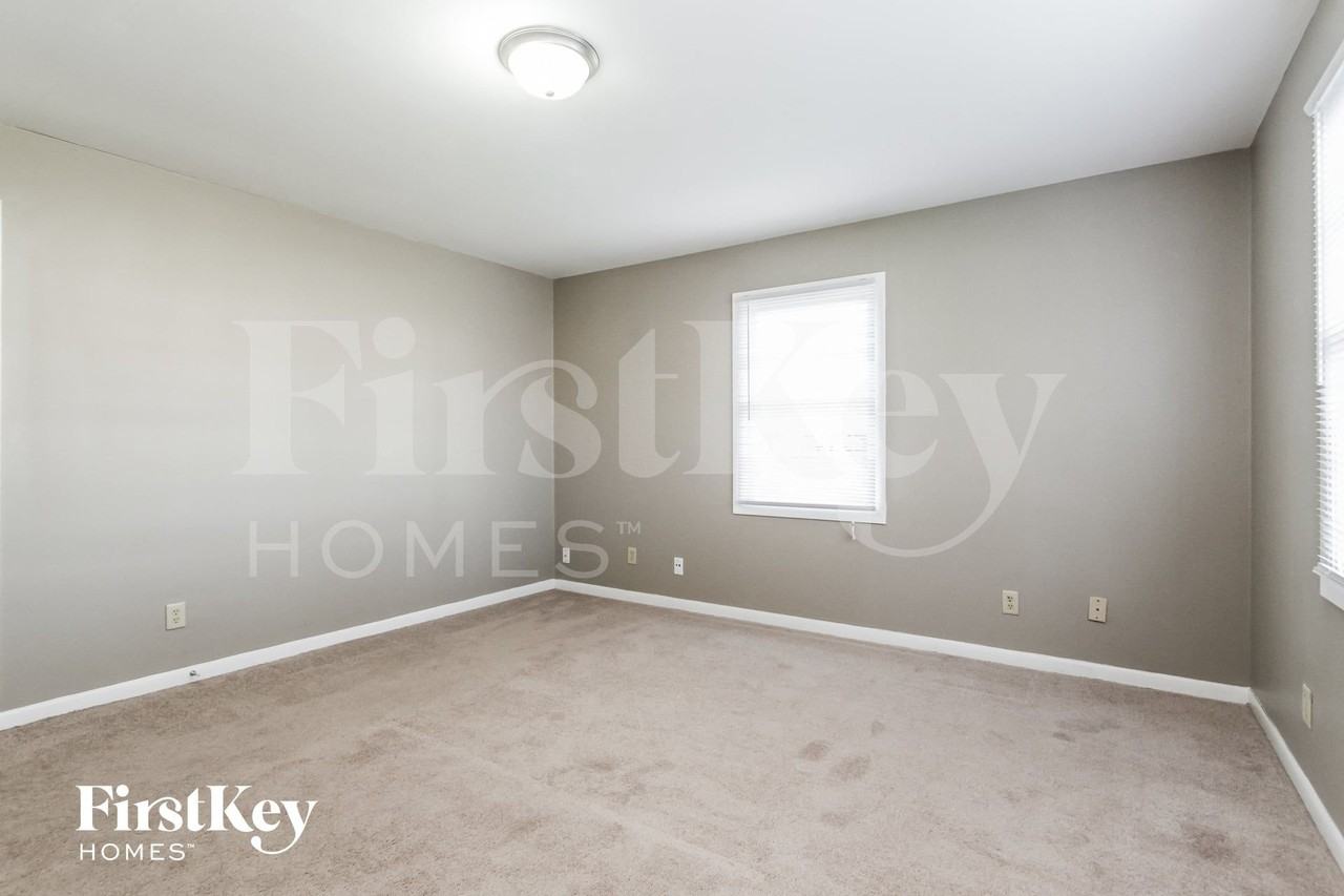 531 S Arlington Ave - Photo 7 of 15