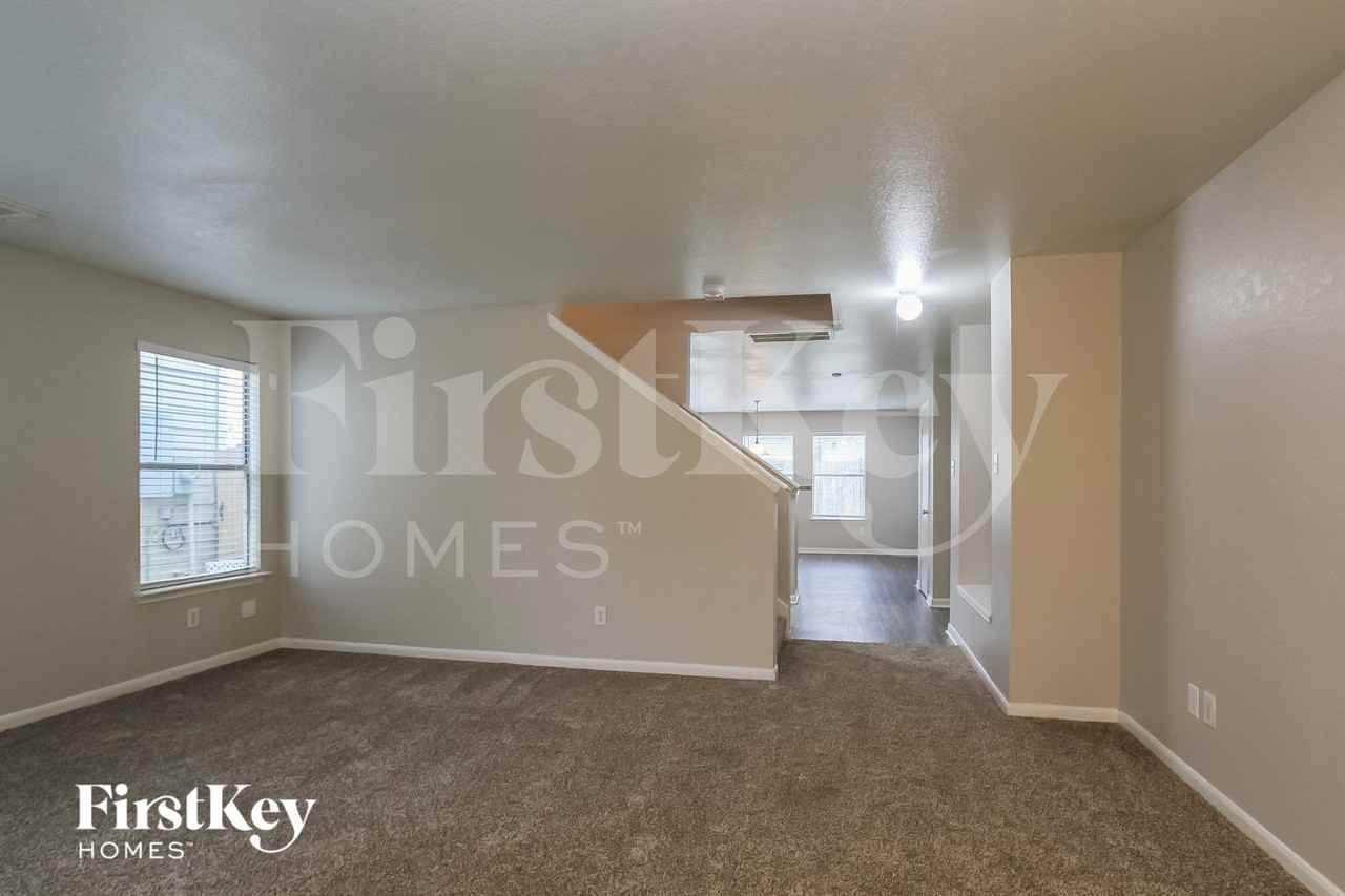 430 Remington Creek Dr - Photo 4 of 16
