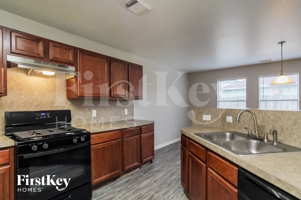430 Remington Creek Dr - Photo 5 of 16