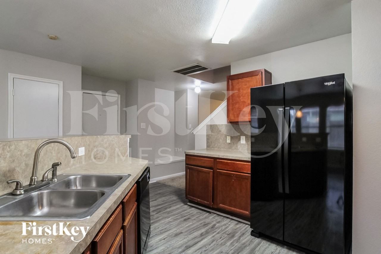 430 Remington Creek Dr - Photo 6 of 16
