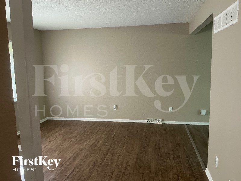 400 Sw Keystone Ct - Photo 2 of 10