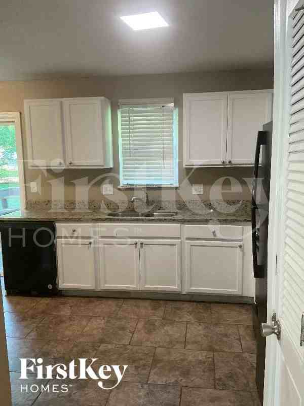 400 Sw Keystone Ct - Photo 5 of 10