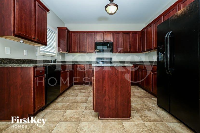 2501 Freemont St - Photo 4 of 16