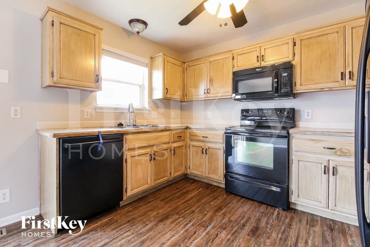 2211 Glenside Rd - Photo 4 of 13