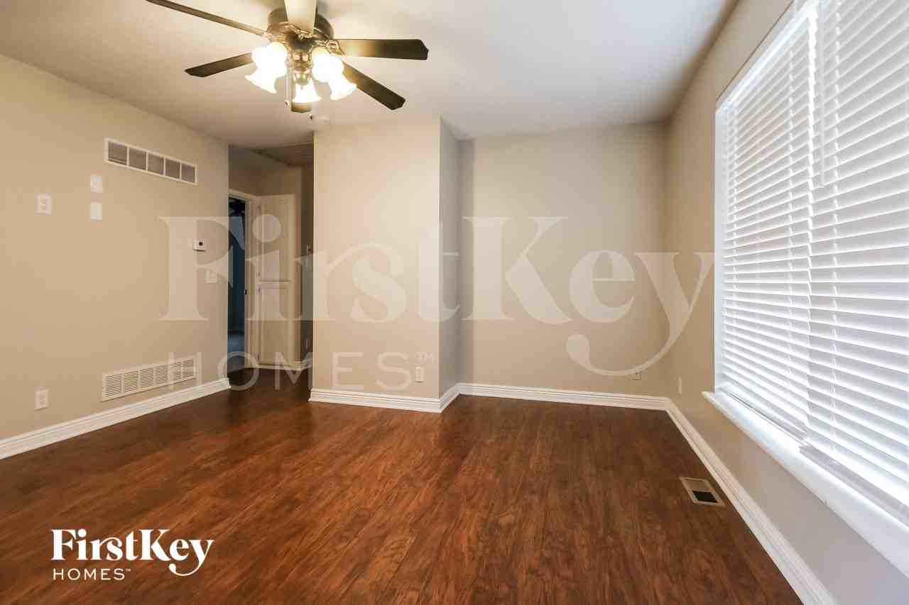2211 Glenside Rd - Photo 6 of 13
