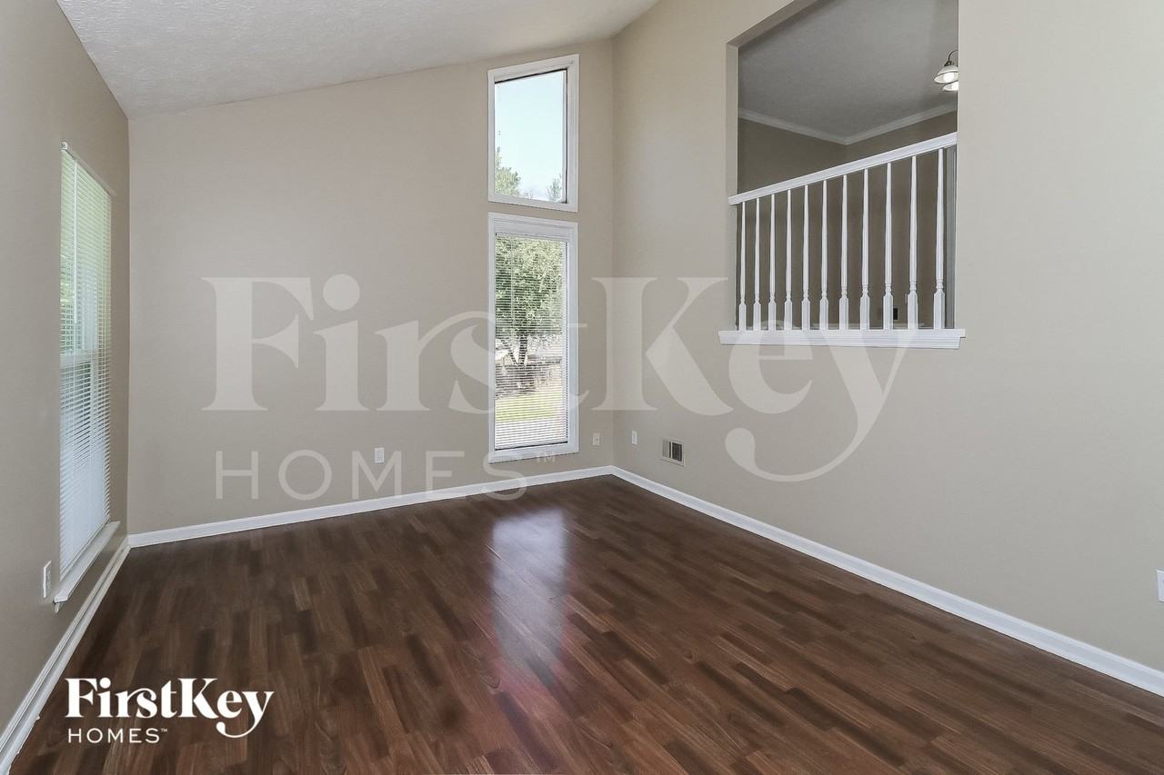 200 Parkmont Ct - Photo 2 of 15