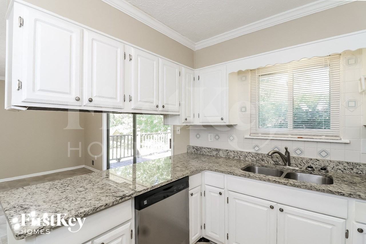 200 Parkmont Ct - Photo 7 of 15