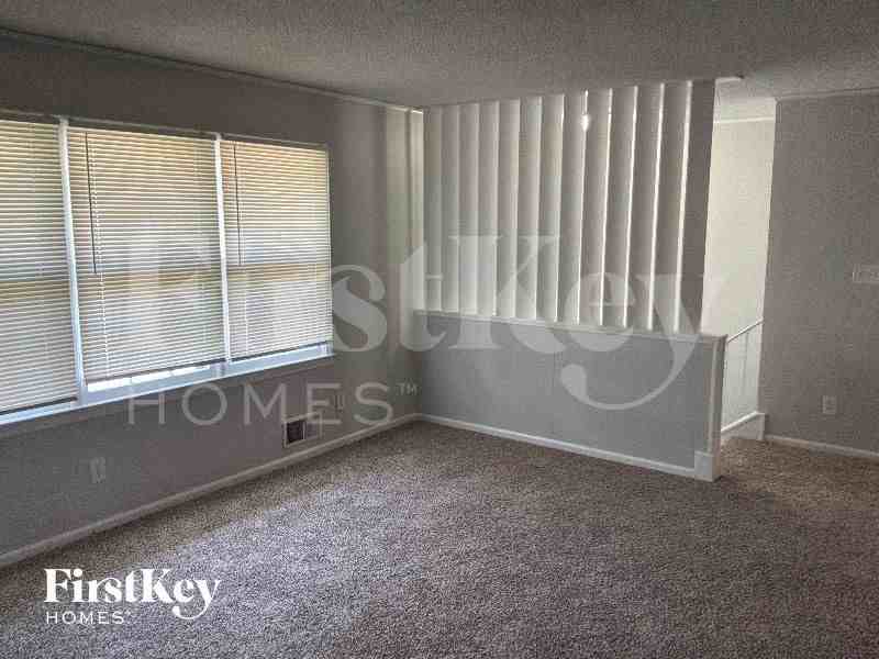 15403 E 43rd Ter S - Photo 2 of 13