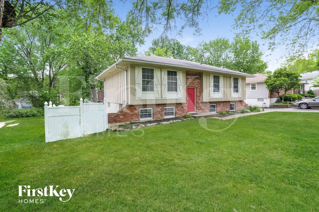 1305 Milwaukee St - Photo 2 of 15