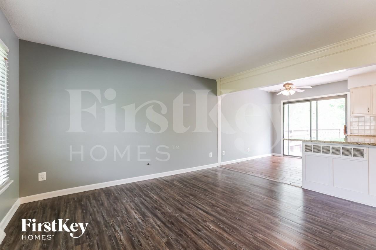 1305 Milwaukee St - Photo 3 of 15