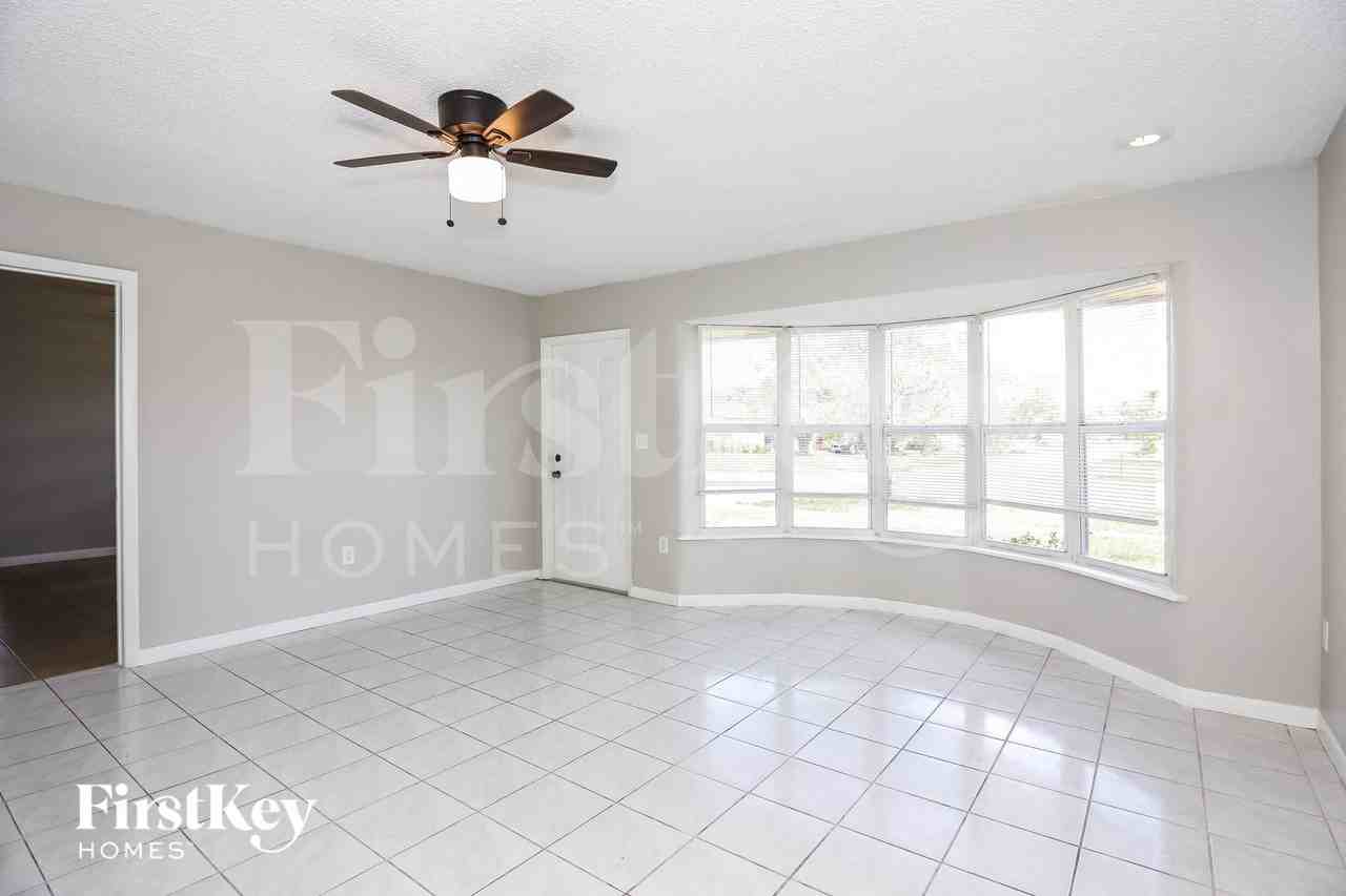 1291 Nw 60th Ave - Photo 2 of 15