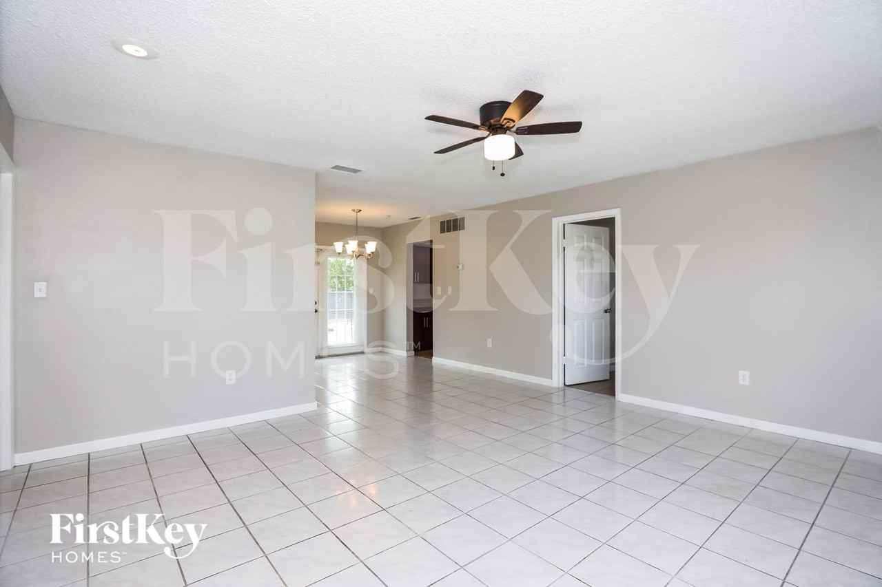 1291 Nw 60th Ave - Photo 3 of 15