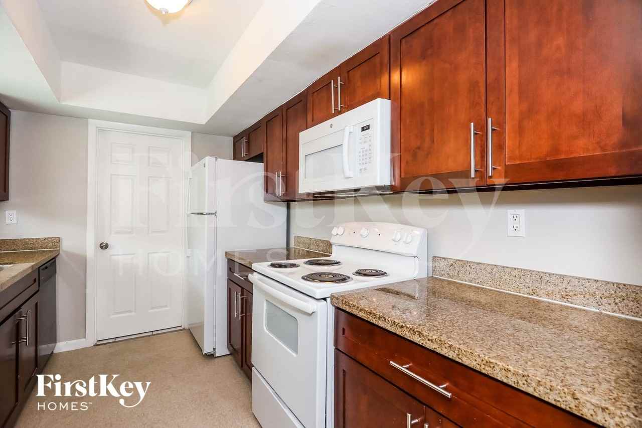 1291 Nw 60th Ave - Photo 5 of 15