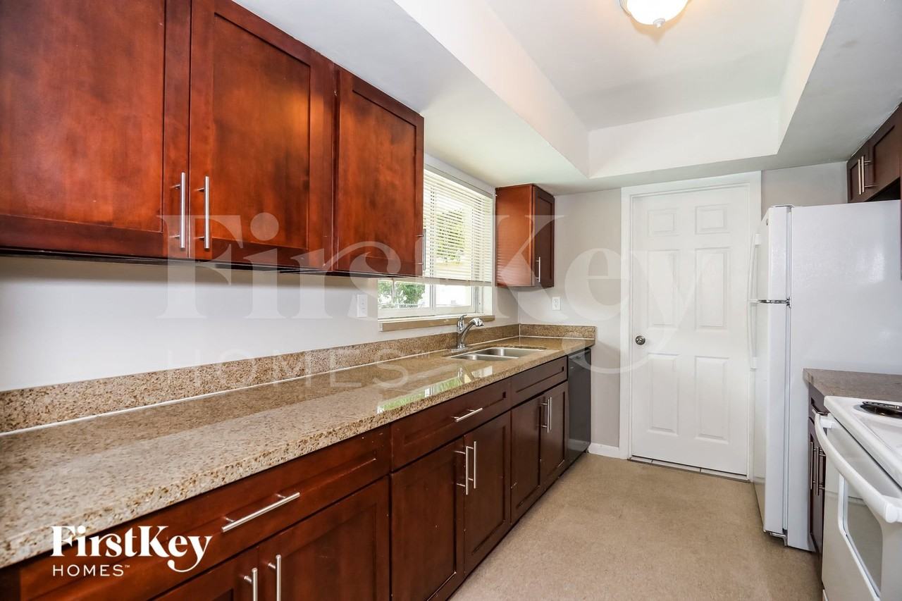 1291 Nw 60th Ave - Photo 6 of 15