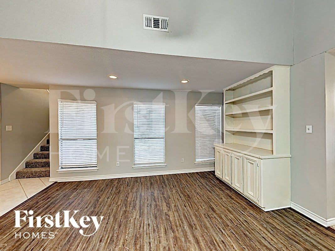 11936 Lakewood West Dr - Photo 2 of 17