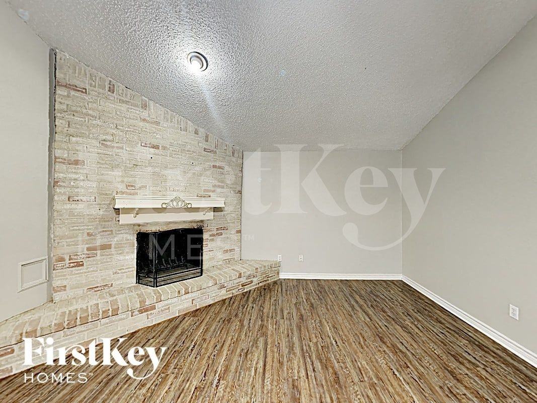 11936 Lakewood West Dr - Photo 3 of 17