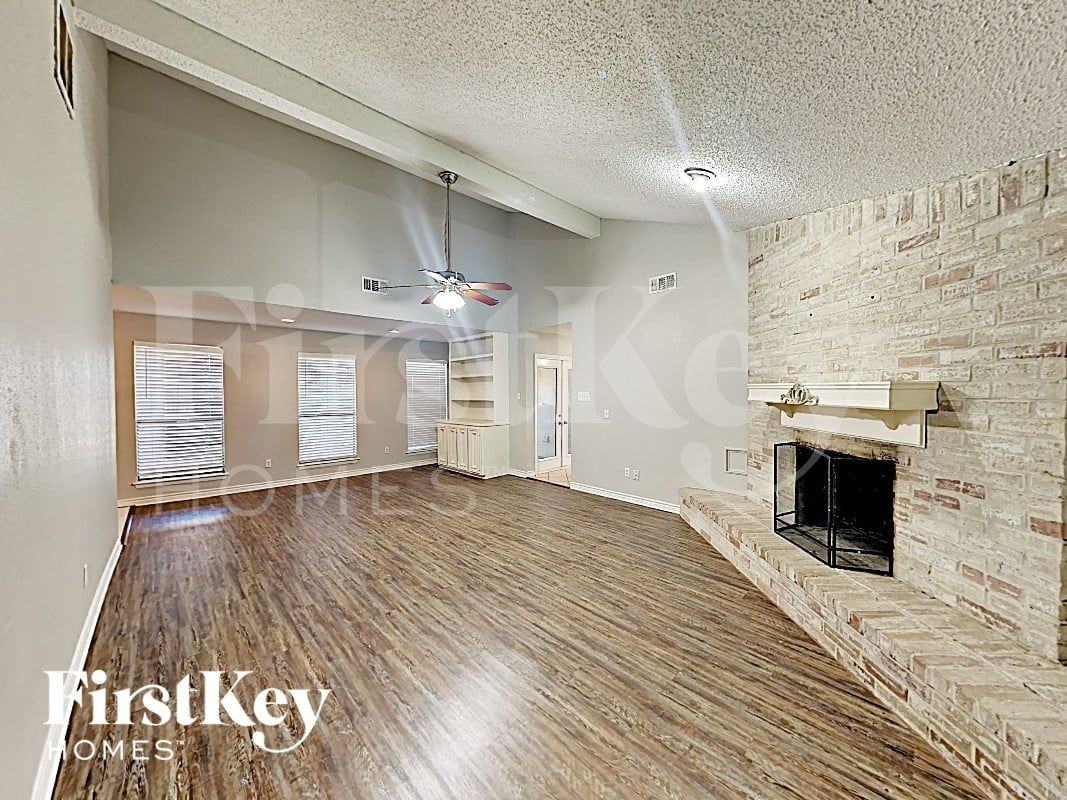 11936 Lakewood West Dr - Photo 4 of 17