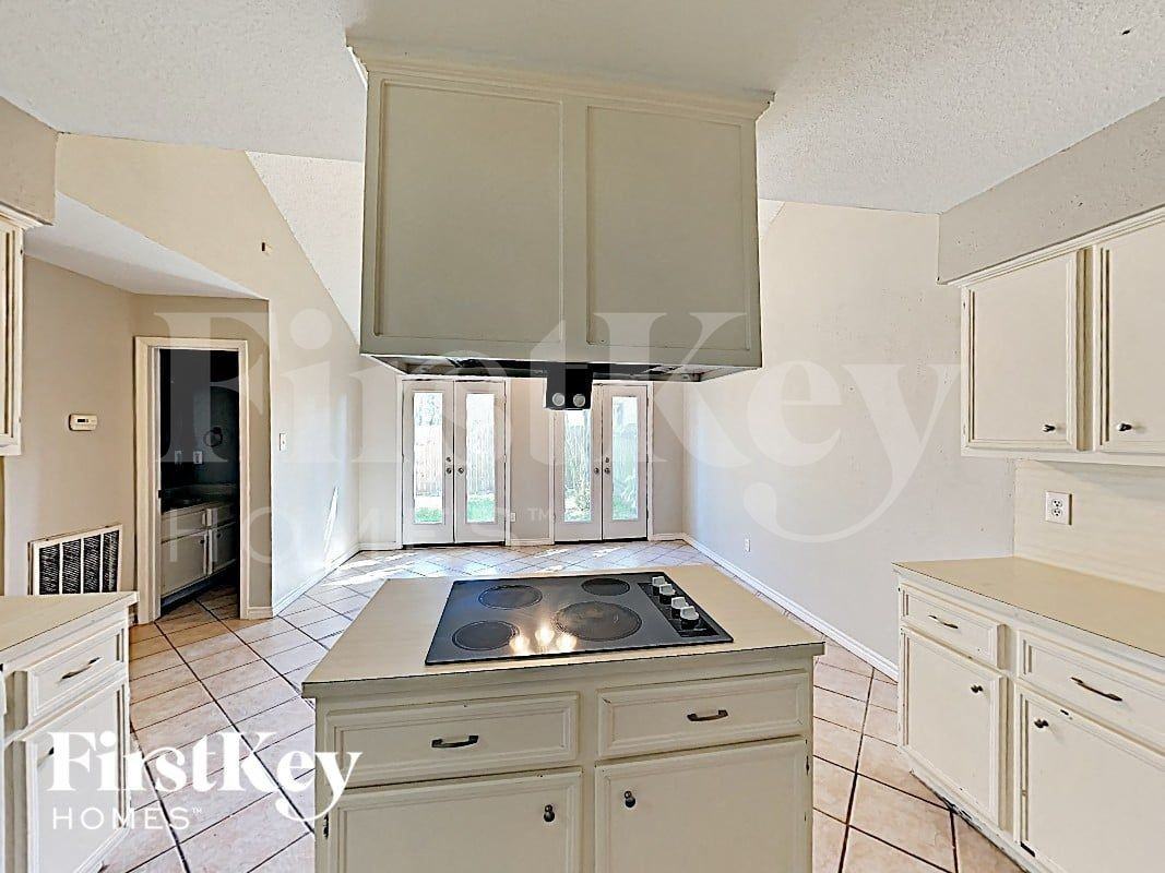 11936 Lakewood West Dr - Photo 5 of 17