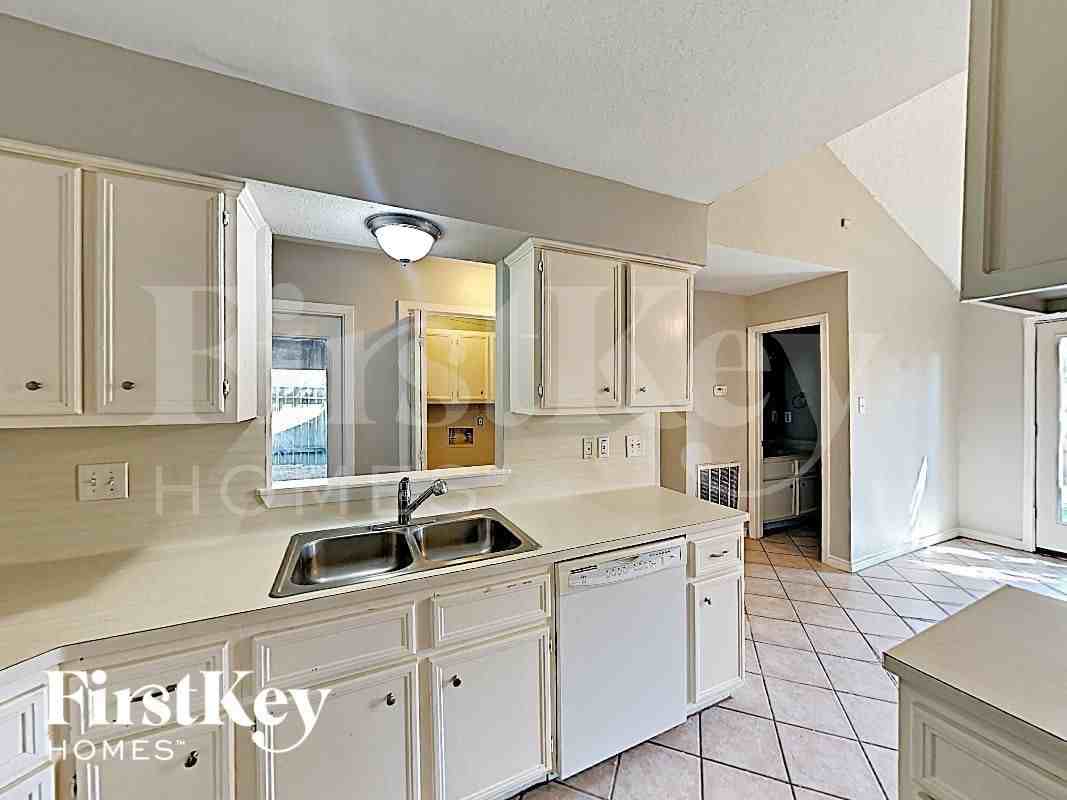 11936 Lakewood West Dr - Photo 6 of 17