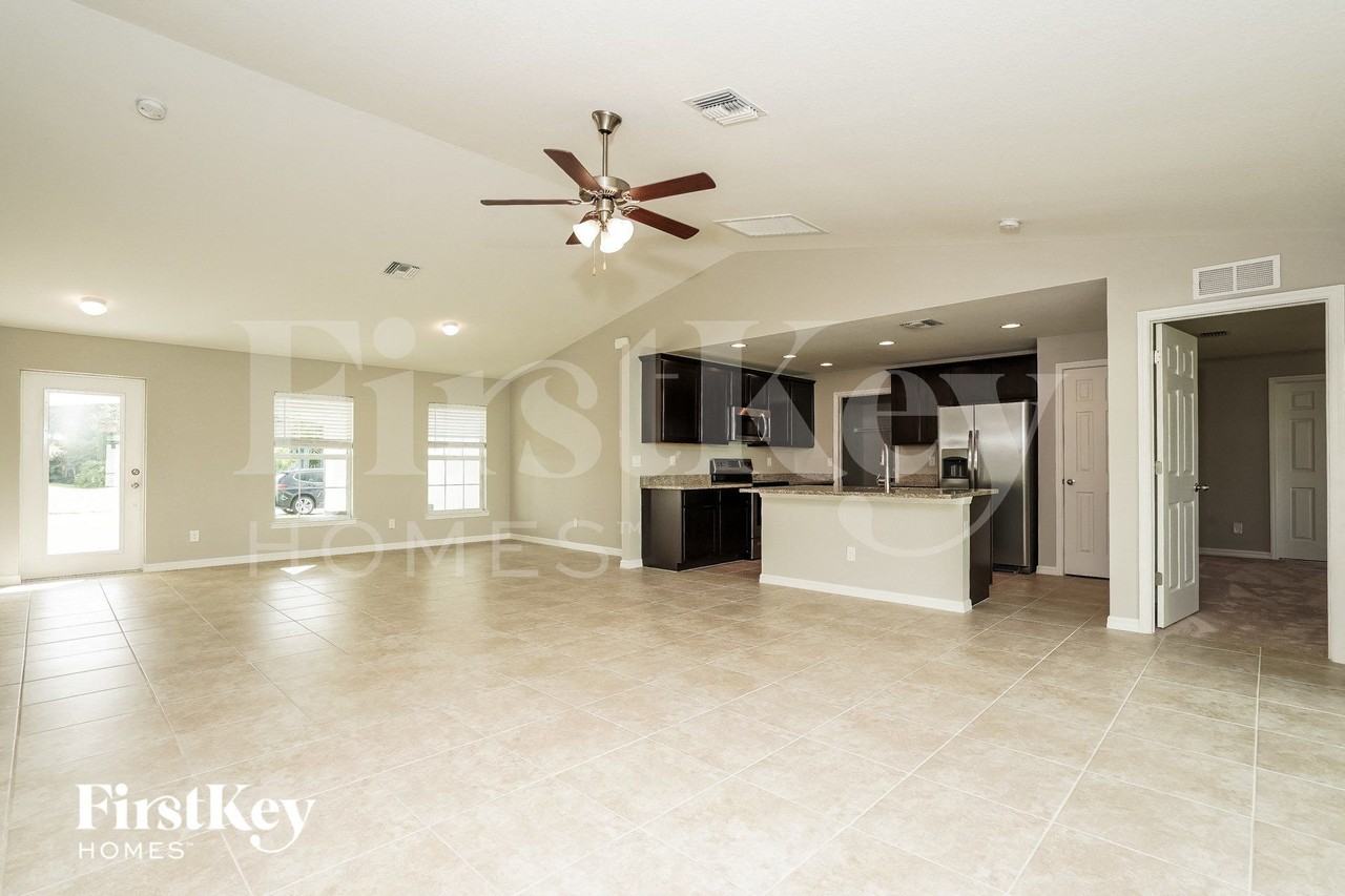 1104 Sw 9th Ave - Photo 3 of 15