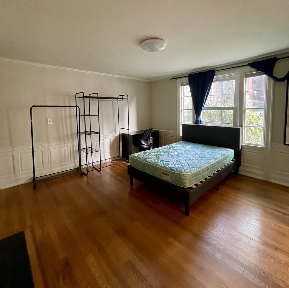 1863 Commonwealth Ave - Photo 4 of 11