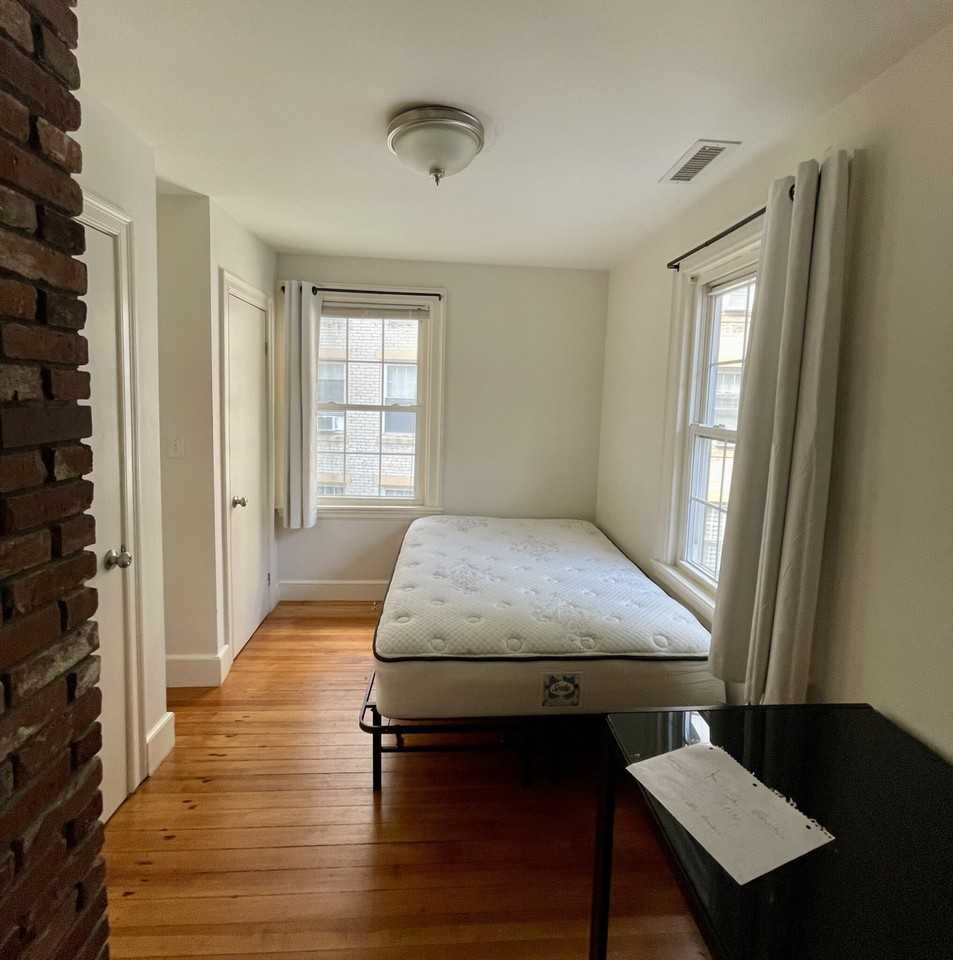 1863 Commonwealth Ave - Photo 5 of 11