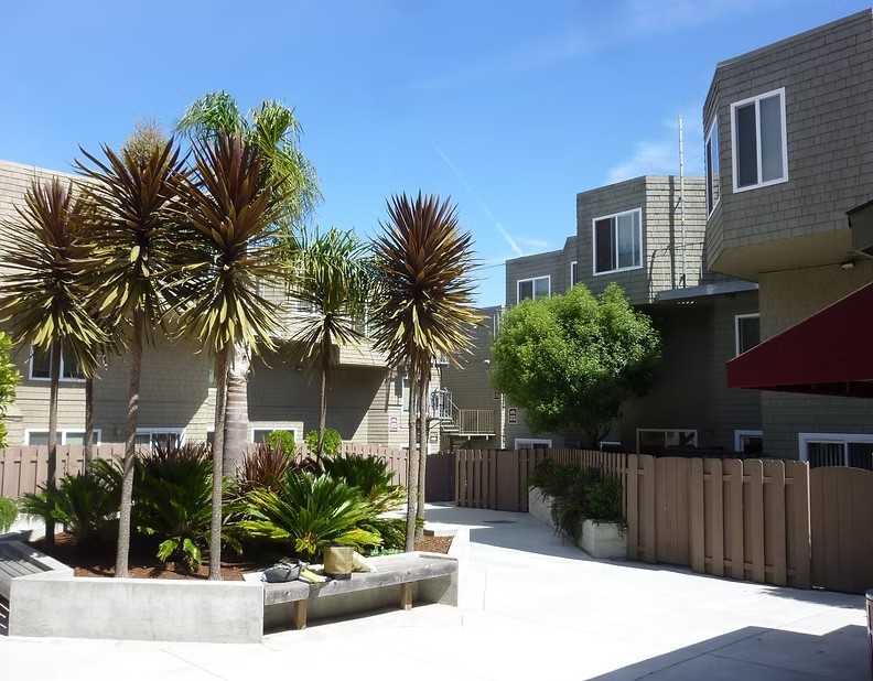 1227 Hampshire St - Photo 3 of 8