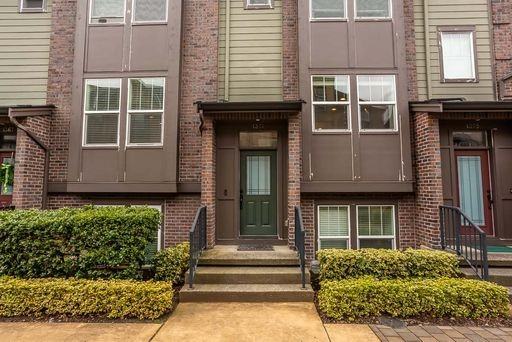 1371 Brooklyn Walk Ne - Photo 2 of 20