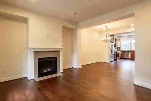 1371 Brooklyn Walk Ne - Photo 7 of 20