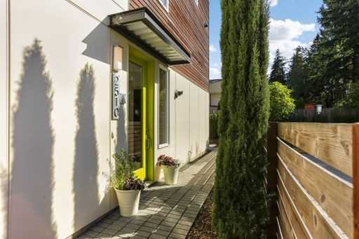 2510 Ne 65th St - Photo 2 of 28