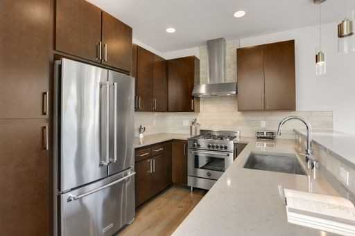 2510 Ne 65th St - Photo 4 of 28