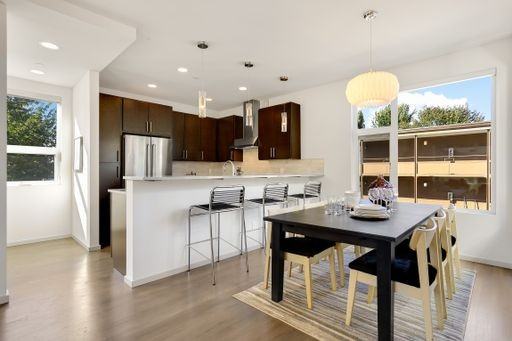 2510 Ne 65th St - Photo 5 of 28