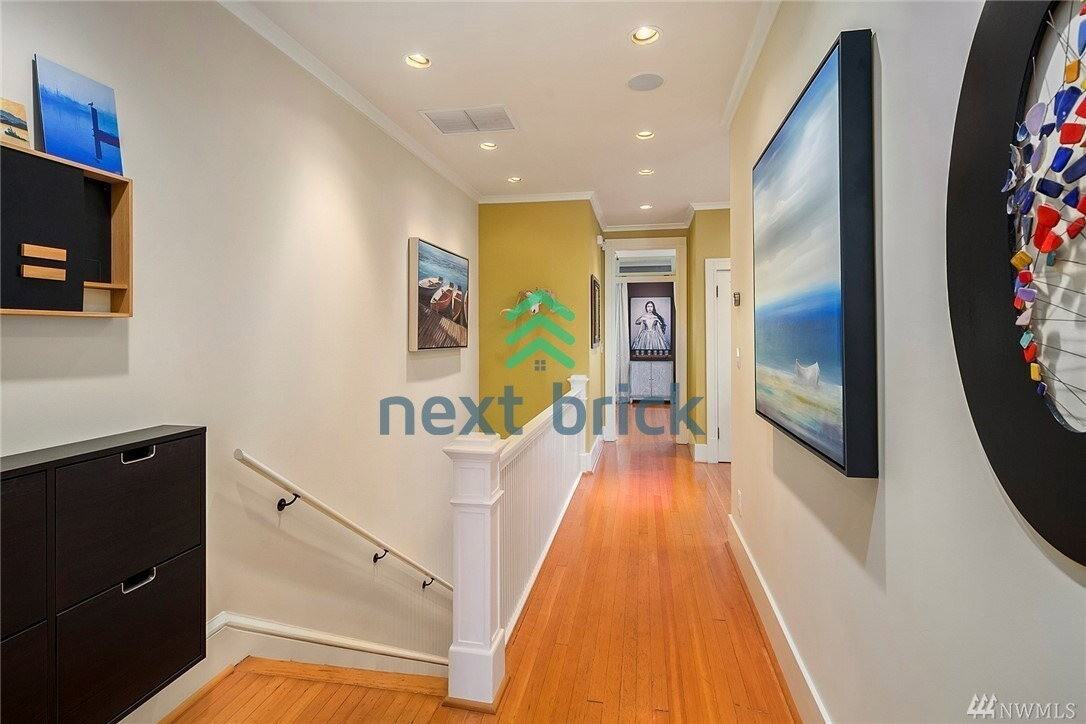 2913 Franklin Ave E #B - Photo 3 of 5