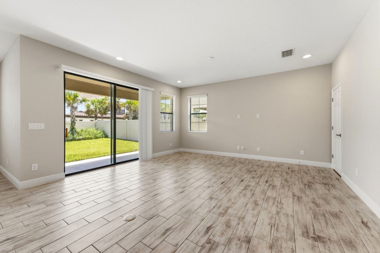 3940 Maurice Ave - Photo 6 of 47
