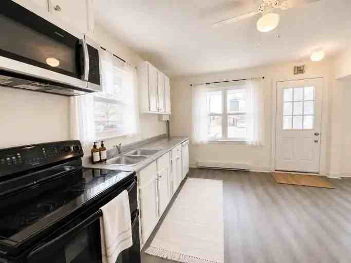 621 Stewart St #1 - Photo 4 of 21
