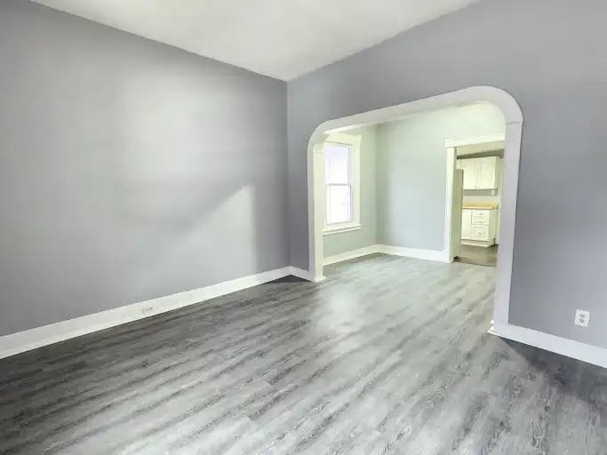 185 Parkhill Rd W #4 - Photo 6 of 19