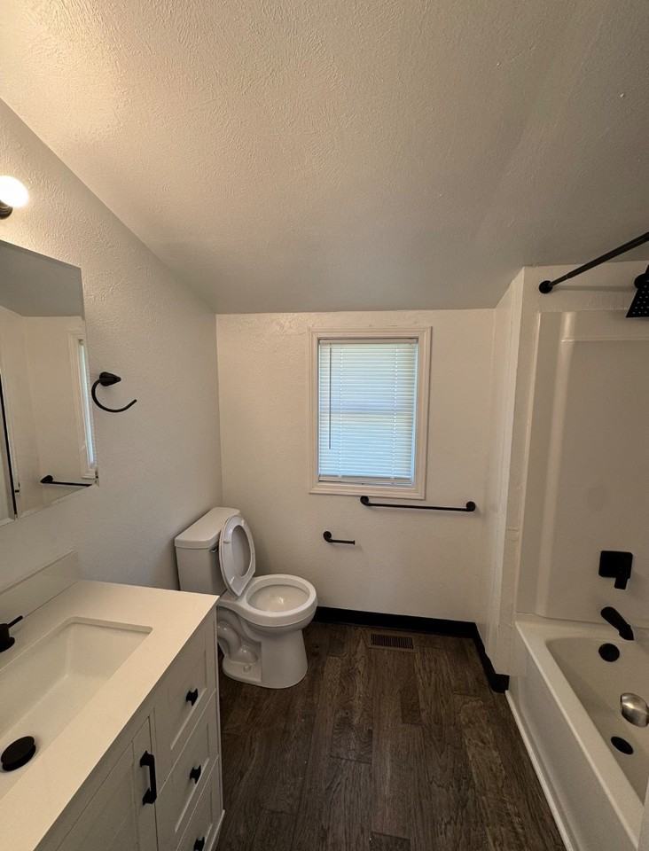 601 W Wolf Ave - Photo 4 of 11