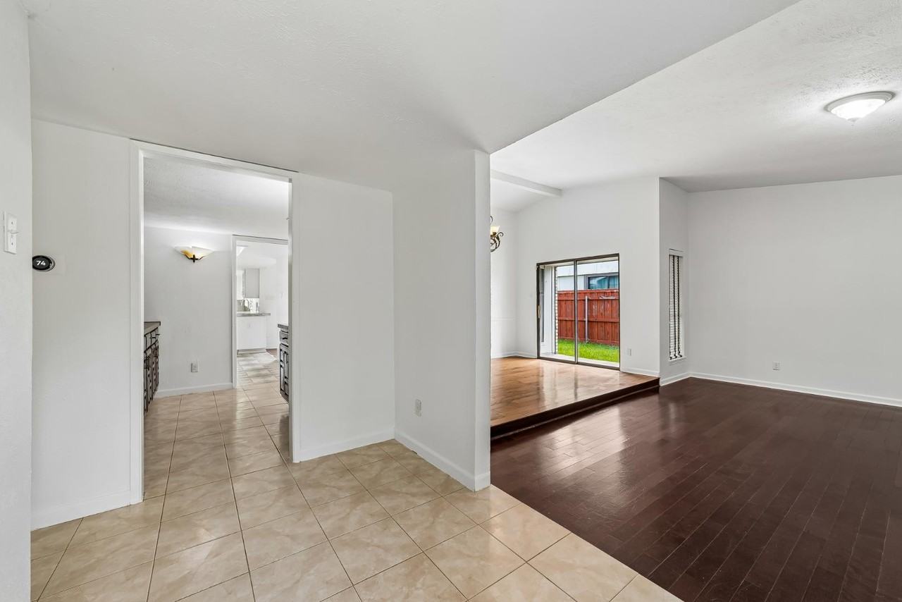 10239 Green Ash Rd - Photo 4 of 20