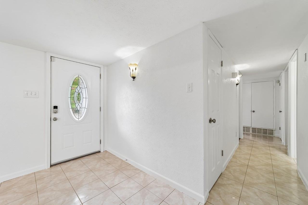 10239 Green Ash Rd - Photo 6 of 20