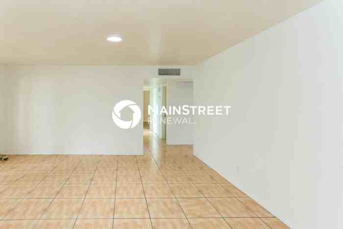 4721 E Polk St - Photo 4 of 15