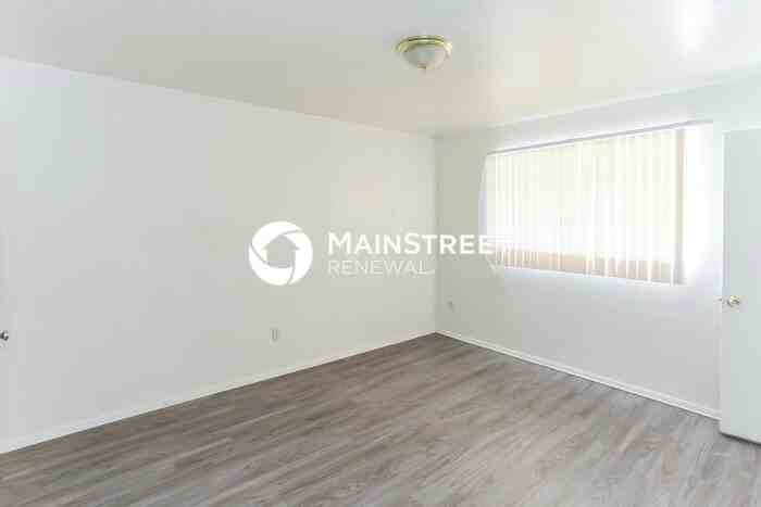 4721 E Polk St - Photo 5 of 15