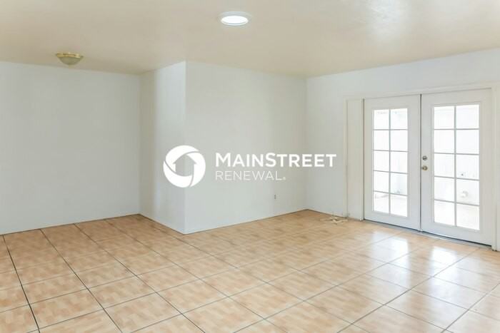 4721 E Polk St - Photo 6 of 15