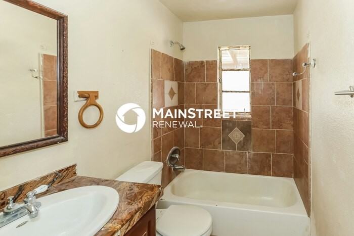 4721 E Polk St - Photo 7 of 16